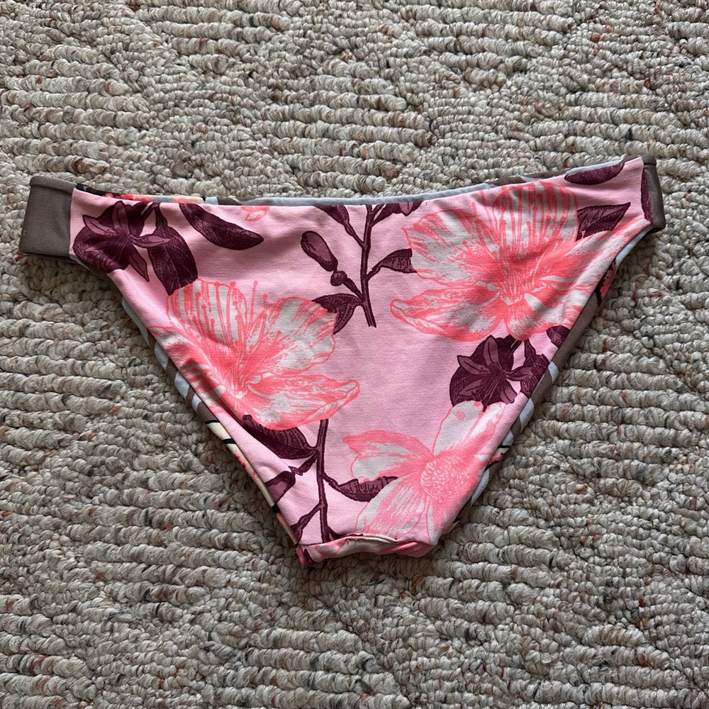 Maaji 4-Way-Wear Bikini Set - image 8